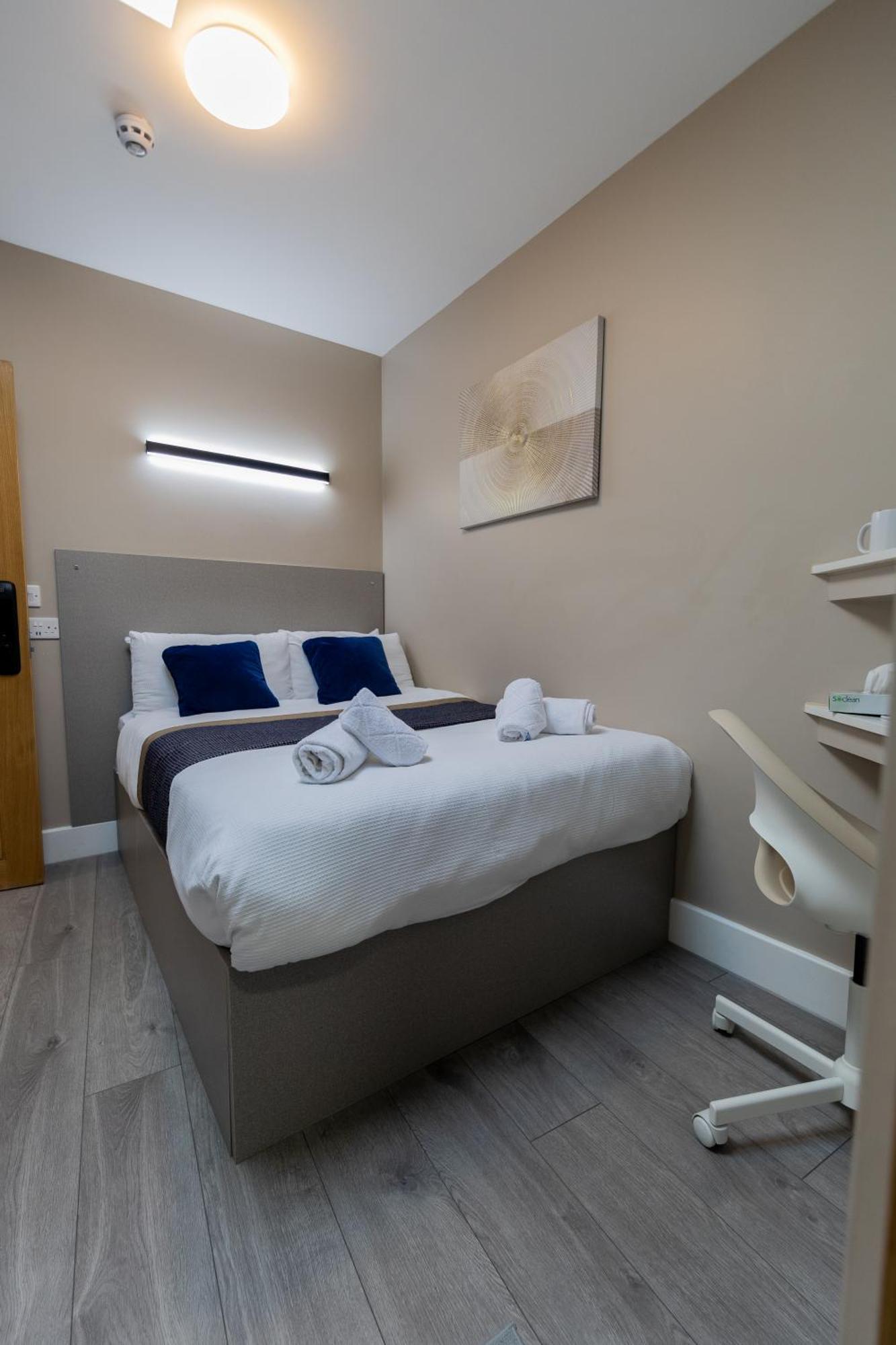 Paragraph Palmers Hotel Palmers Green